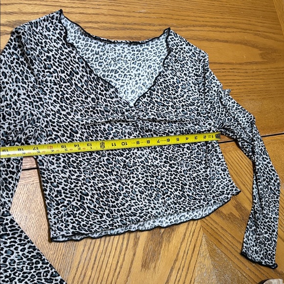 SHEIN Curve- Animal Print Long Sleeve Crop Top- 2XL - Picture 8 of 8
